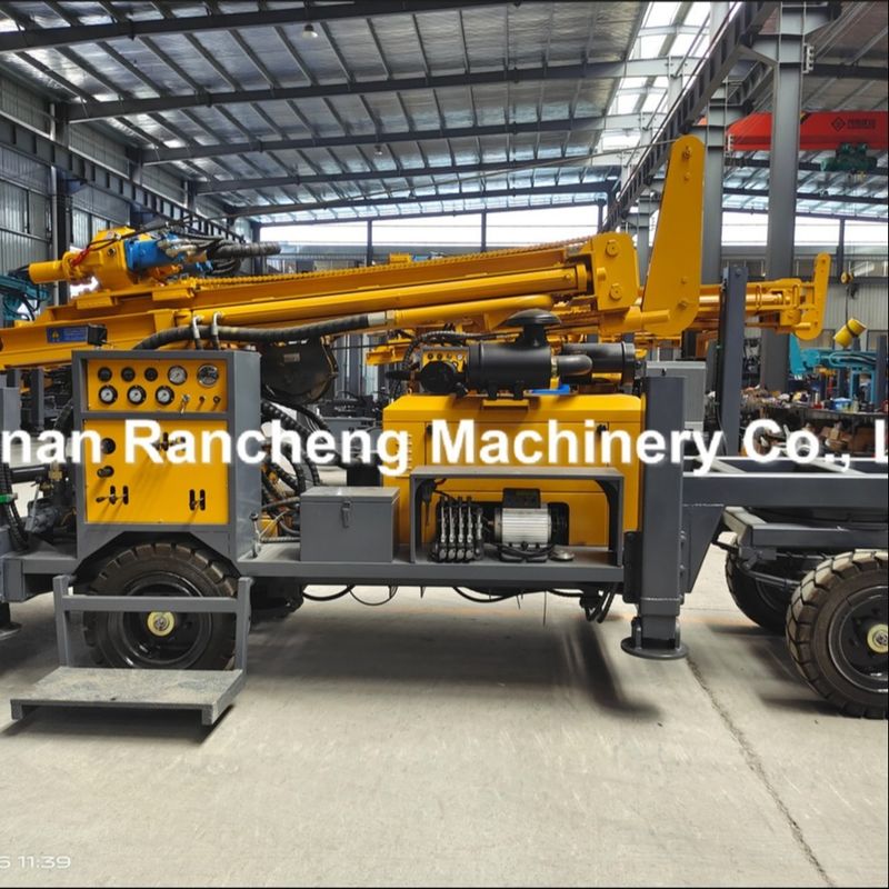 220m 65KW قوانشاي محرك عجلة مثبتة الماء حفر البئر جهاز الحفر مع 13T قوة رفع