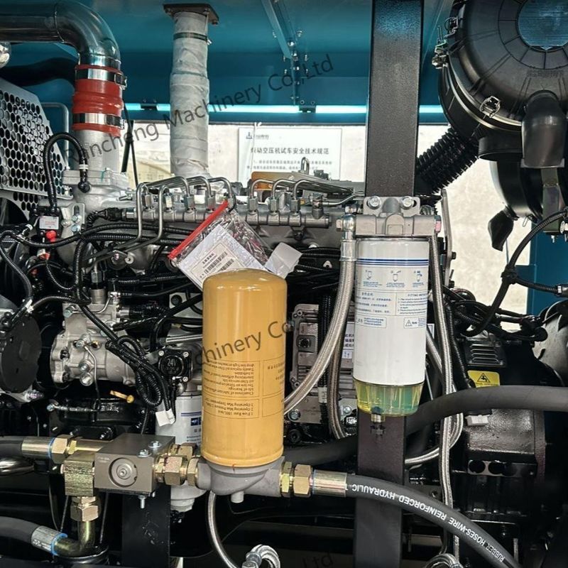 مقطورة بأربع عجلات نوع LGCY17-18-18/15TK ضاغط هواء ضغط عمل 18 بار محرك Cu-mmins بقوة 210 حصان لحفر 150-200 متر