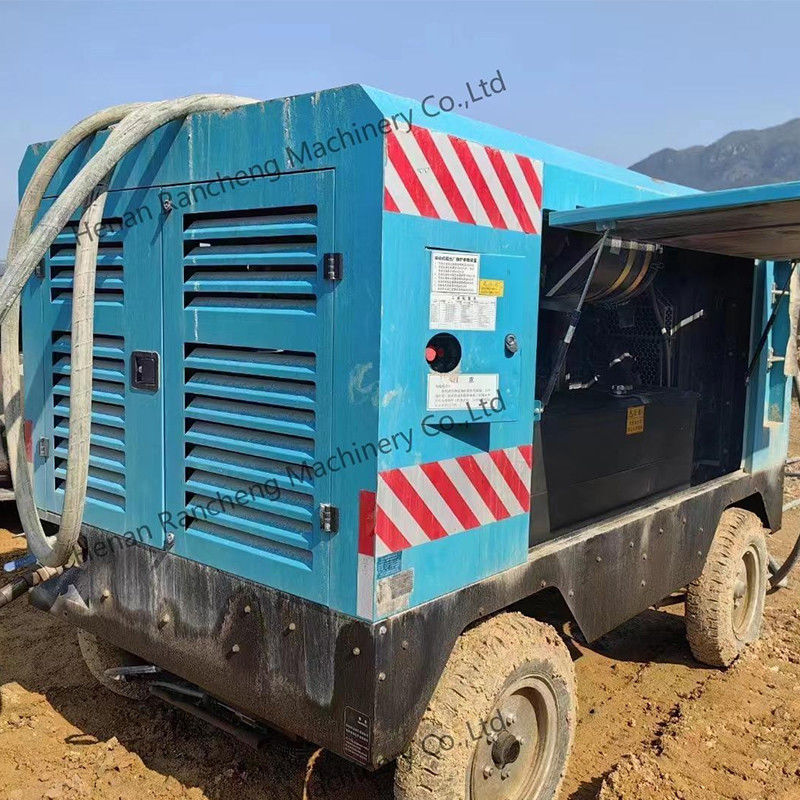 مقطورة بأربع عجلات نوع LGCY17-18-18/15TK ضاغط هواء ضغط عمل 18 بار محرك Cummins بقوة 210 حصان لحفر 150-200 متر